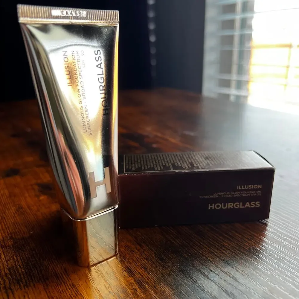 Hourglass Illusion Luminous Glow Foundation SPF 30 | Shade 7